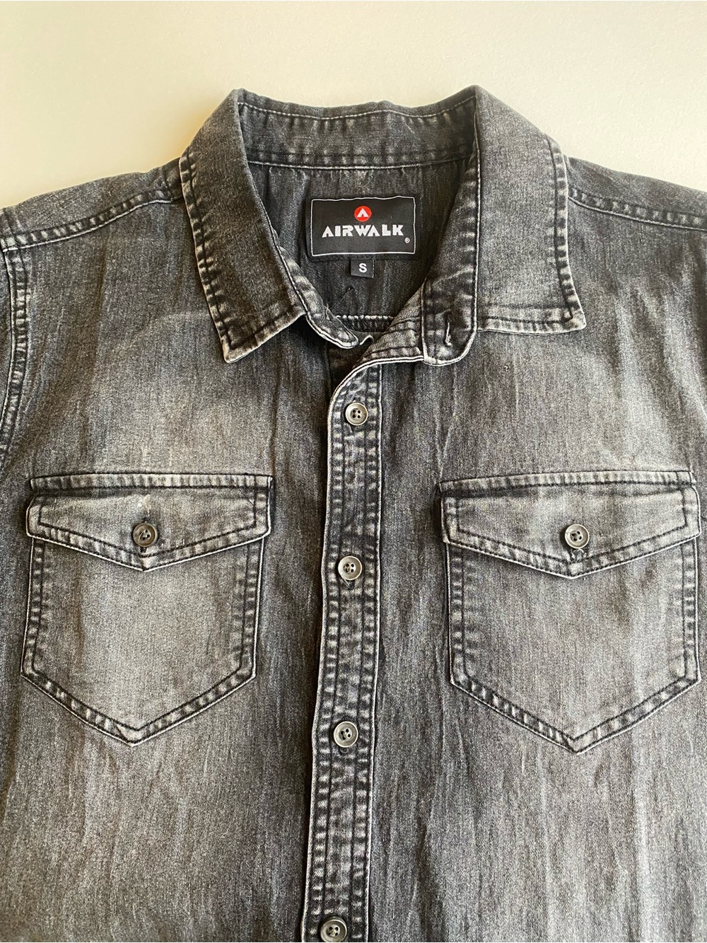 ***PRICE DROP*** Airwalk Men's Short Sleeve Faded Black Denim Button-Front S - Picture 3 of 4